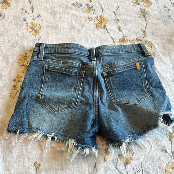 Joe’s “The Ozzie” 4” Cut Off Shorts size 26 - Picture 2 of 3